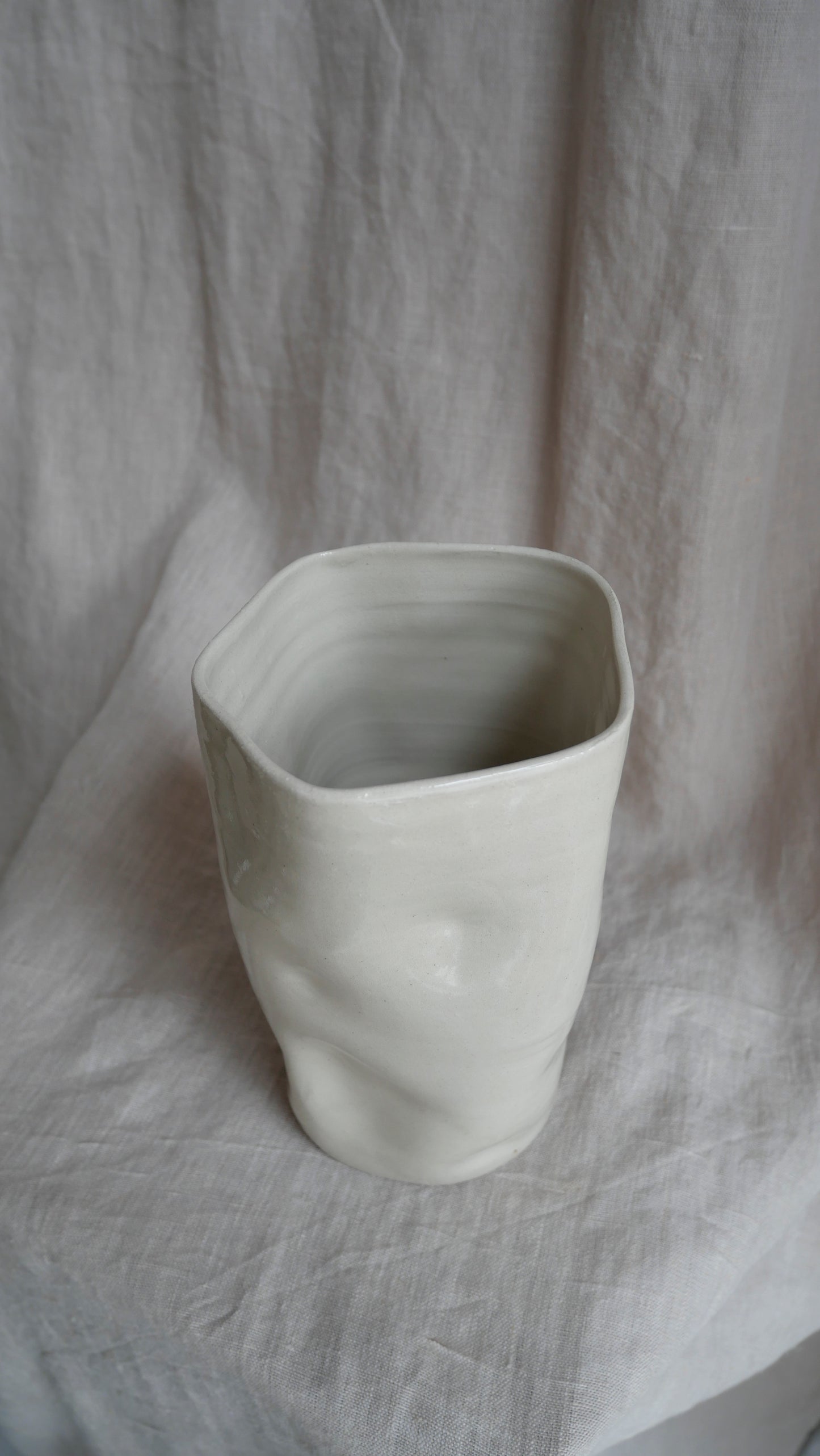 Happy little accident vase beige shiny