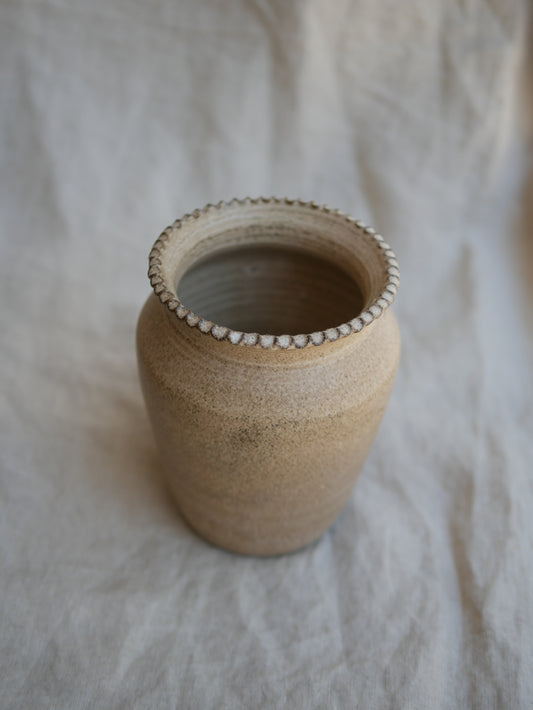 Lace vase brown