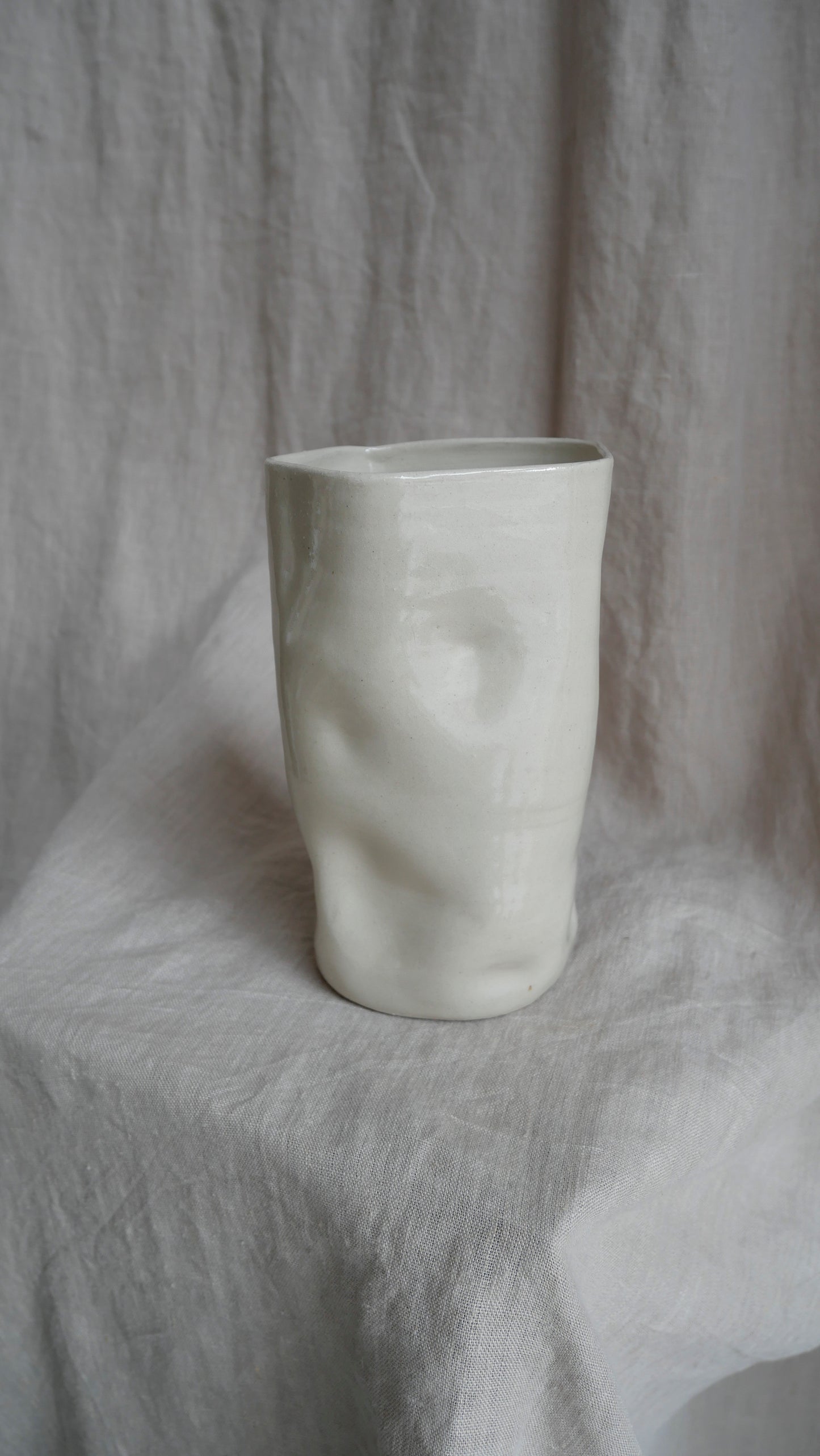 Happy little accident vase beige shiny