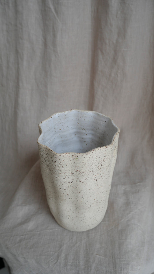 Curtain vase raw