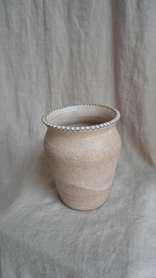 Lace vase brown