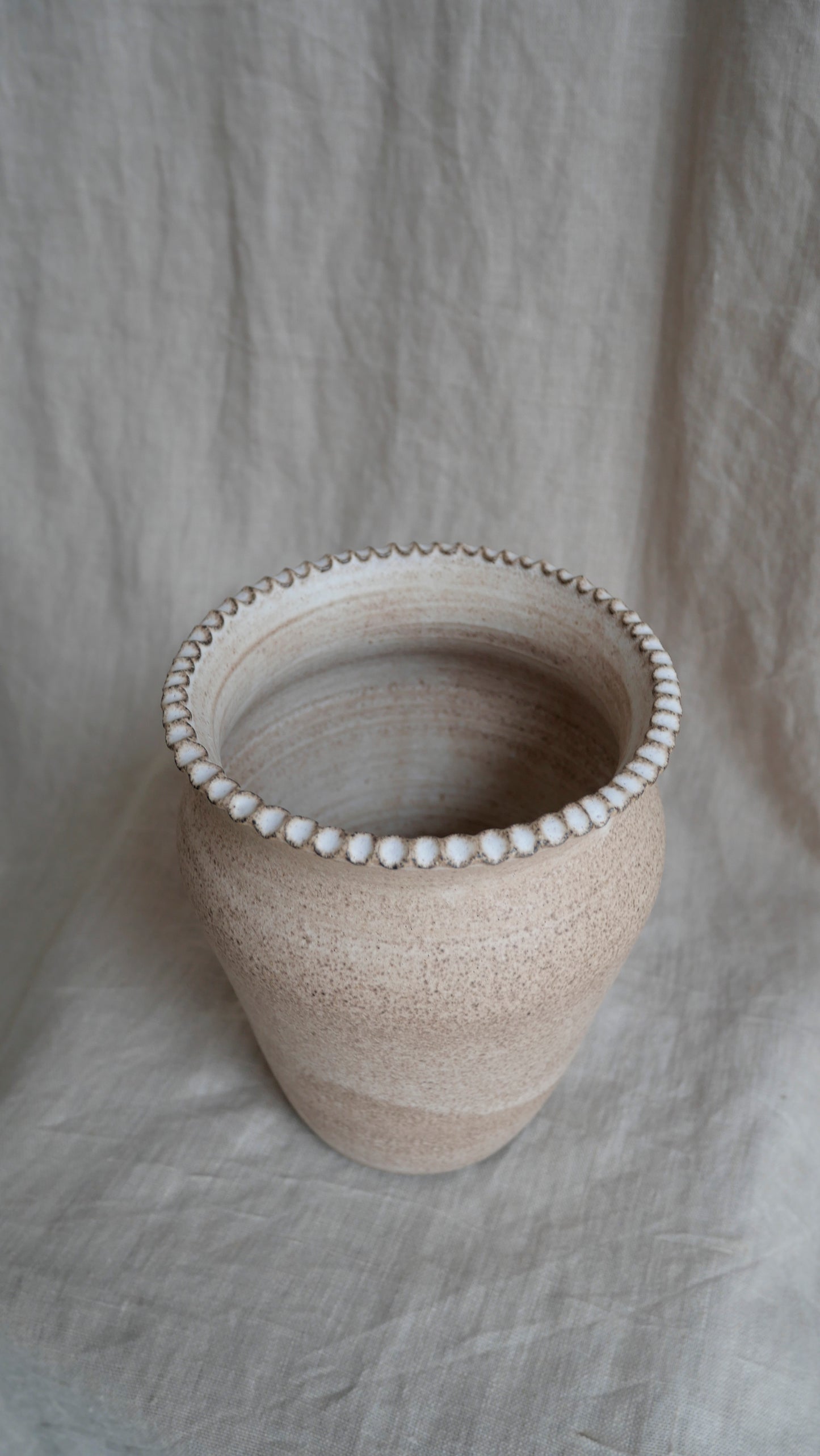 Lace vase brown